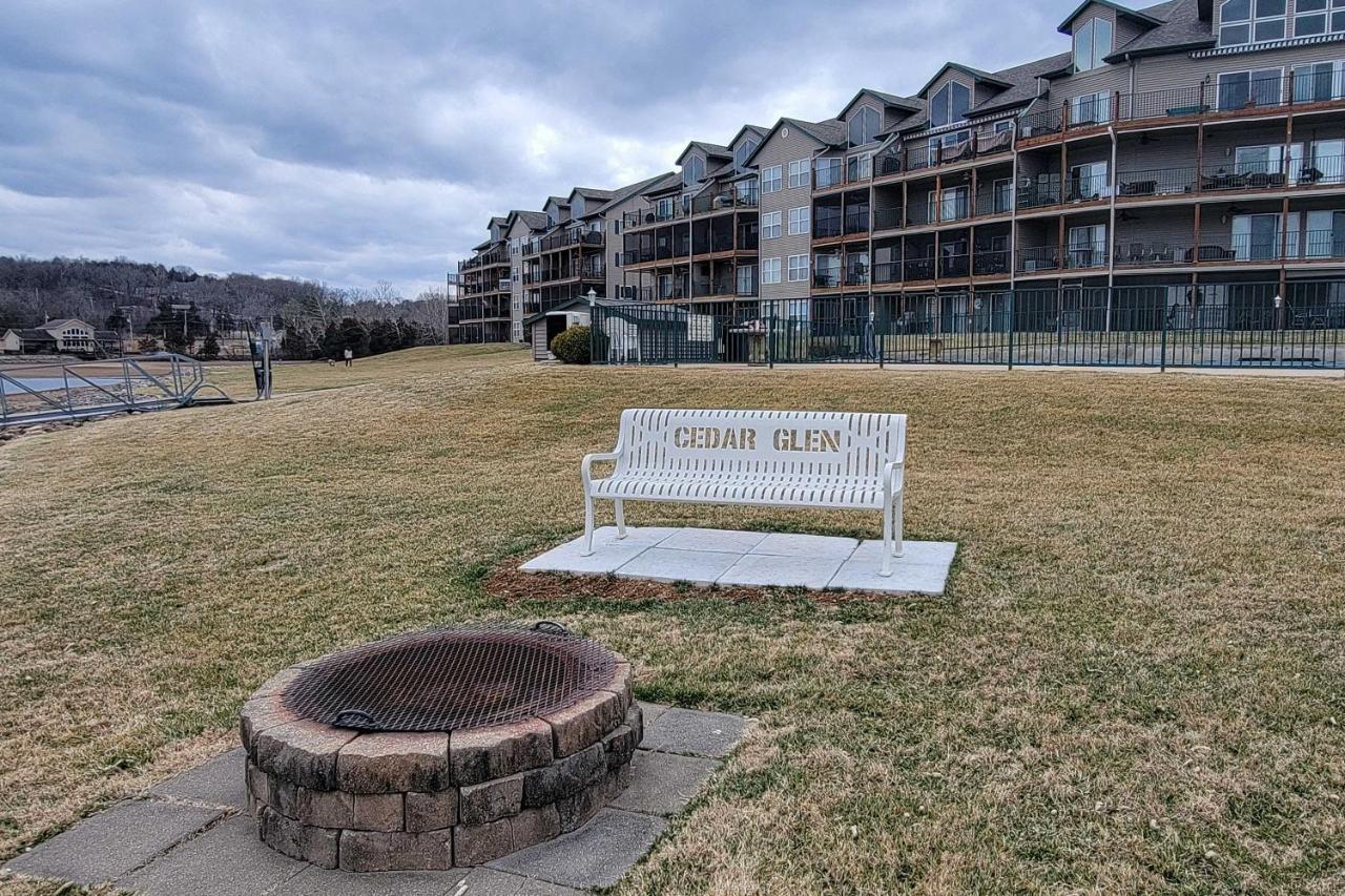 Step-Free Camdenton Condo With Boat Ramp, Dock, Slip エクステリア 写真