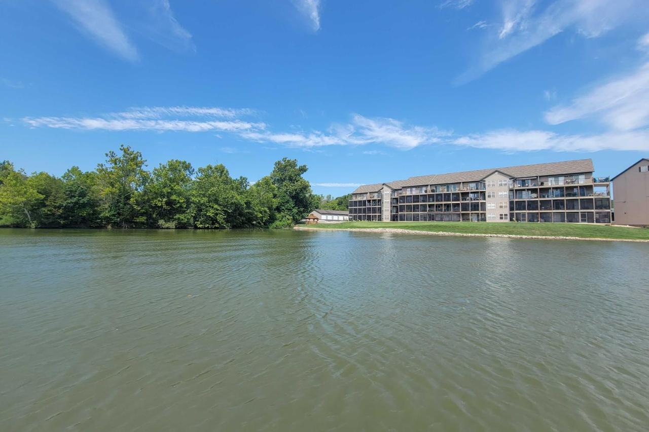 Step-Free Camdenton Condo With Boat Ramp, Dock, Slip エクステリア 写真