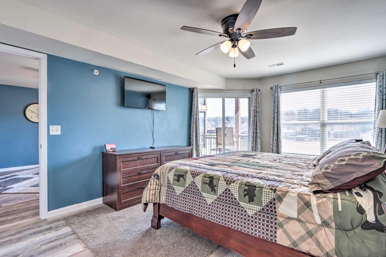 Step-Free Camdenton Condo With Boat Ramp, Dock, Slip エクステリア 写真